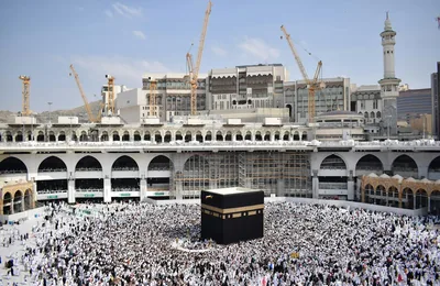 Pilgrims surround the Kaaba at Masjid al-Haram, Makkah — umrah packages uk